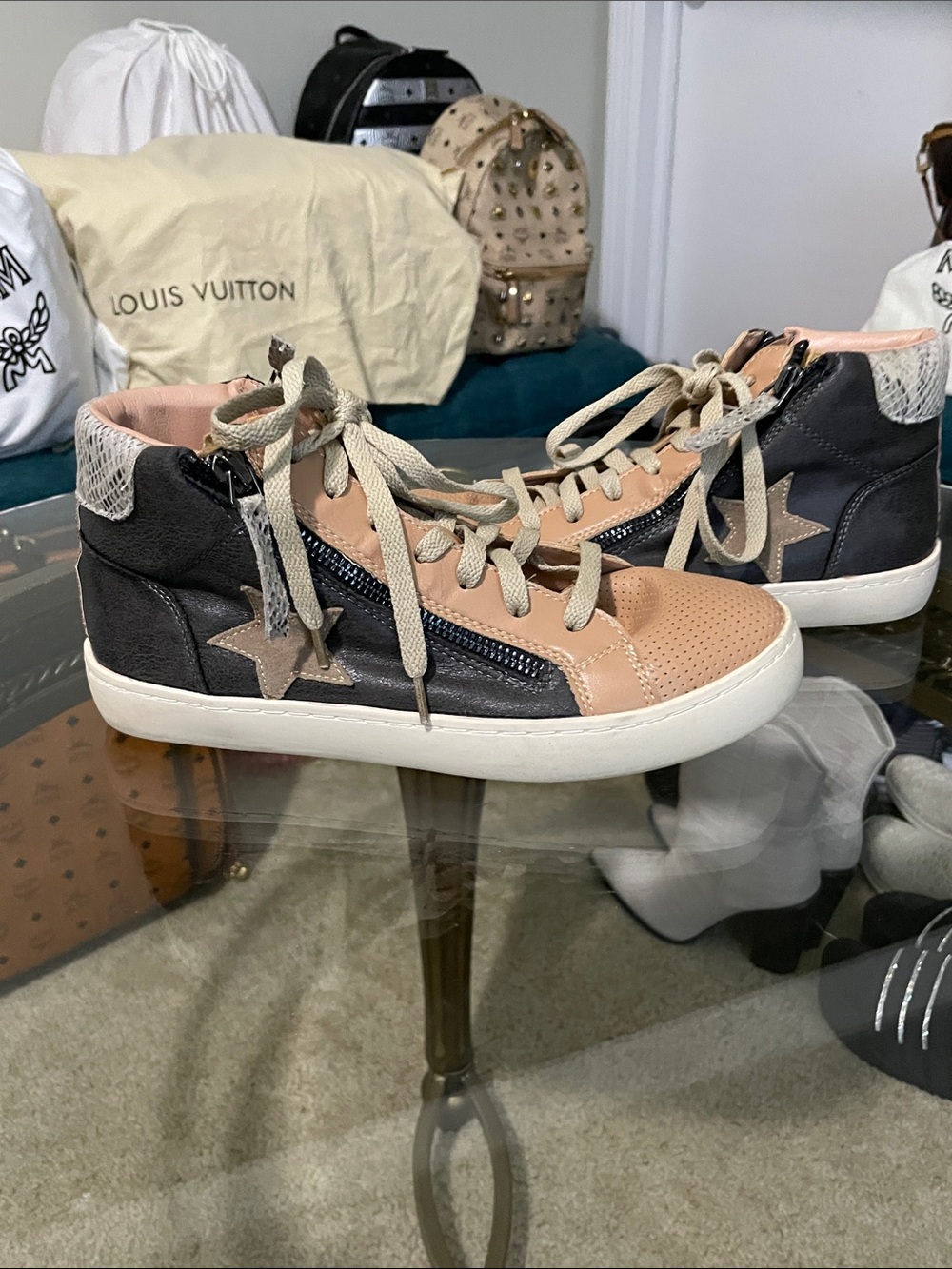 High-Top Star Accent Sneakers in Black & Nude